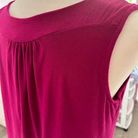 🍷Soft and flowy pink tank top with a beautiful rose design on the front - Picture 3 of 5